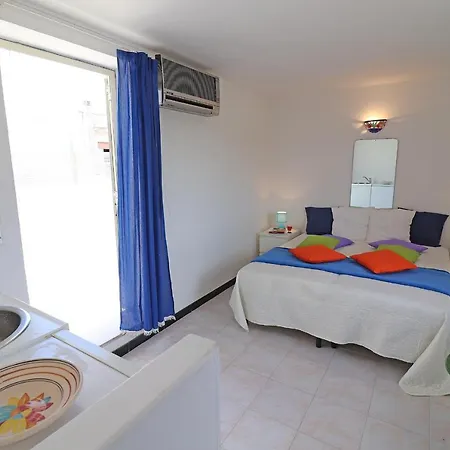 Casa Vacanze Rebecca A 2 Posti Vakantiehuis *